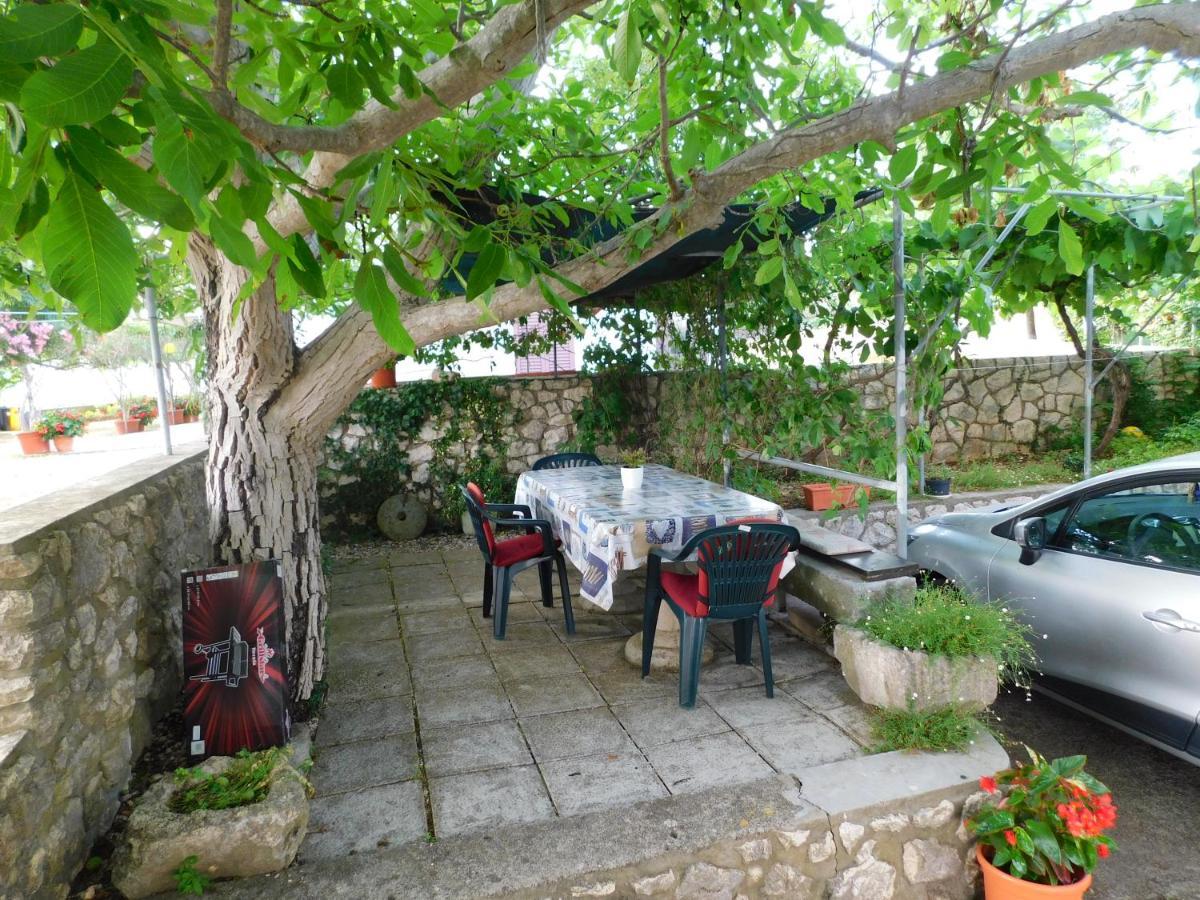 Apartments Marica Krk Town Buitenkant foto