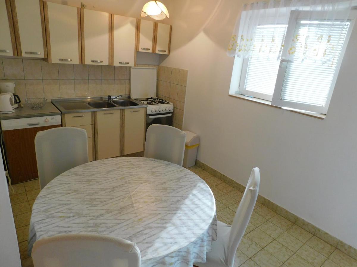 Apartments Marica Krk Town Buitenkant foto