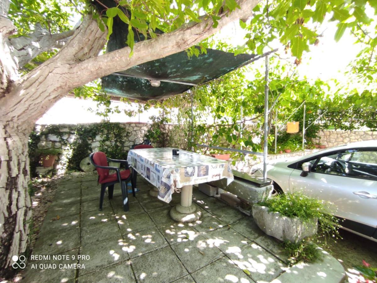 Apartments Marica Krk Town Buitenkant foto